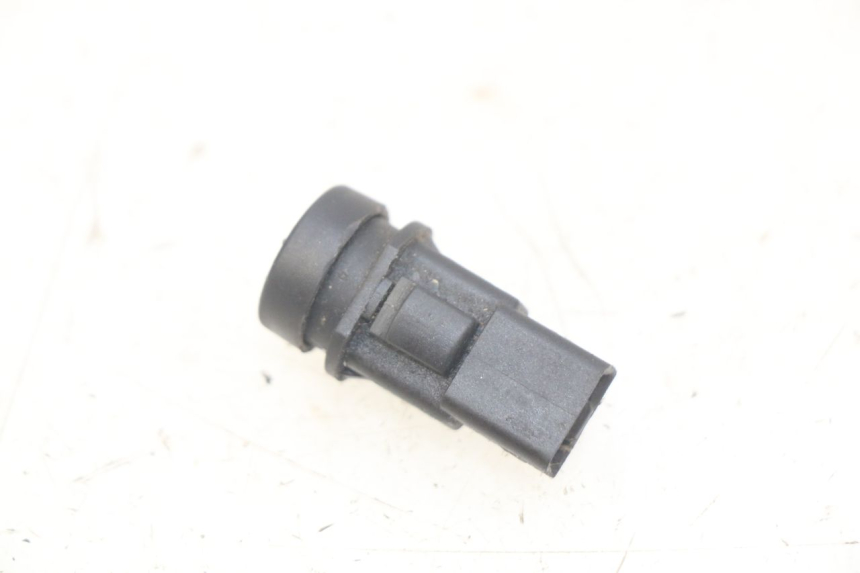 photo de INTERRUPTOR DE ARRANQUE PIAGGIO FLY 4T 50 (2013 - 2017) - Zoom estado de uso