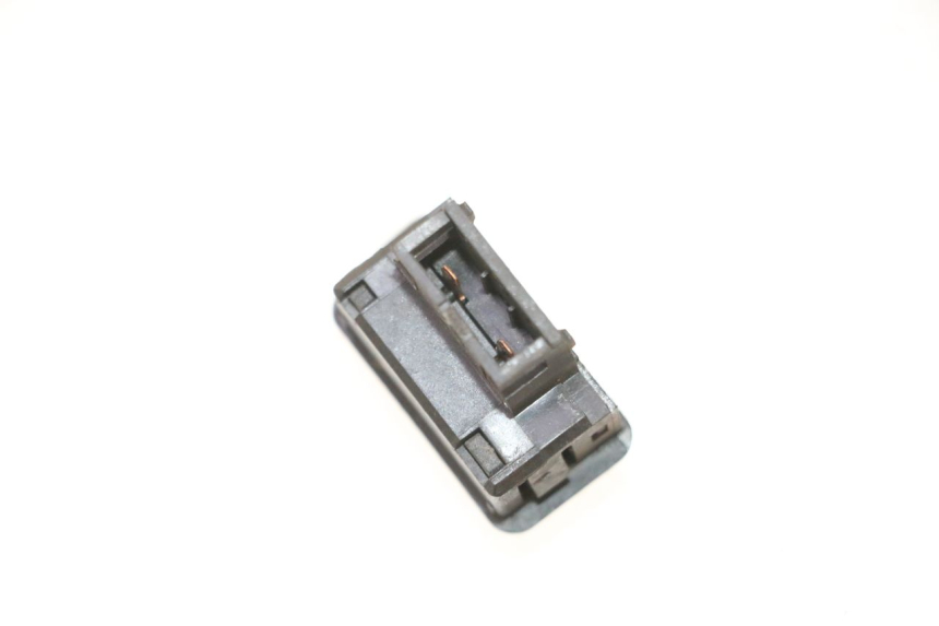 photo de INTERRUPTOR DE ARRANQUE PIAGGIO LIBERTY IGET 4T 50 (2015 - 2020) - Zoom estado de uso