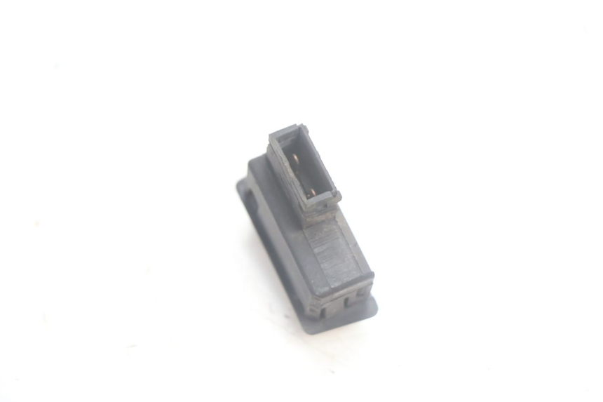 photo de INTERRUPTOR DE ARRANQUE YAMAHA XMAX X-MAX 125 (2006 - 2009) - Otra perspectiva