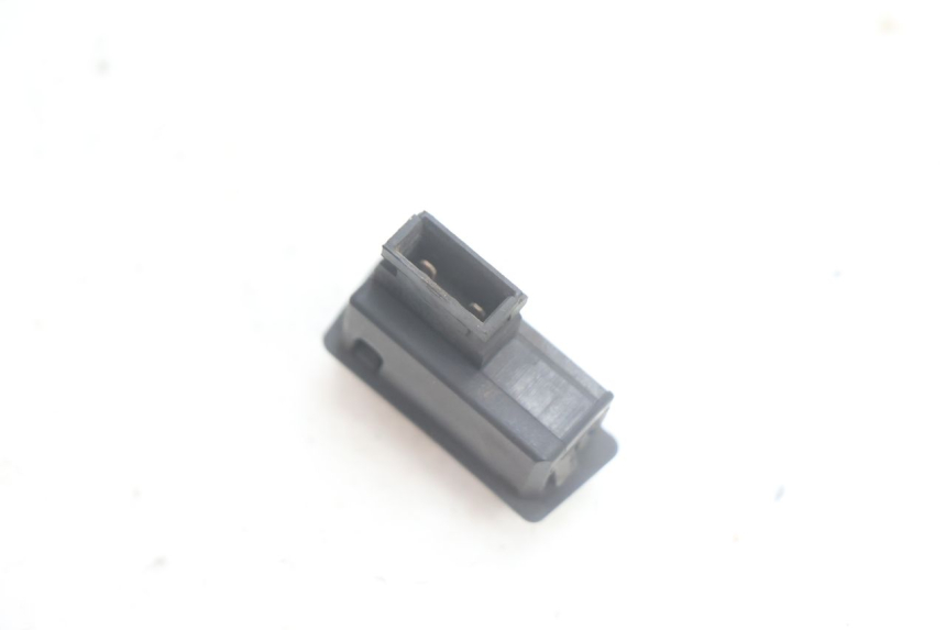 photo de INTERRUPTOR DE ARRANQUE YAMAHA XMAX X-MAX 125 (2006 - 2009) - Otra perspectiva