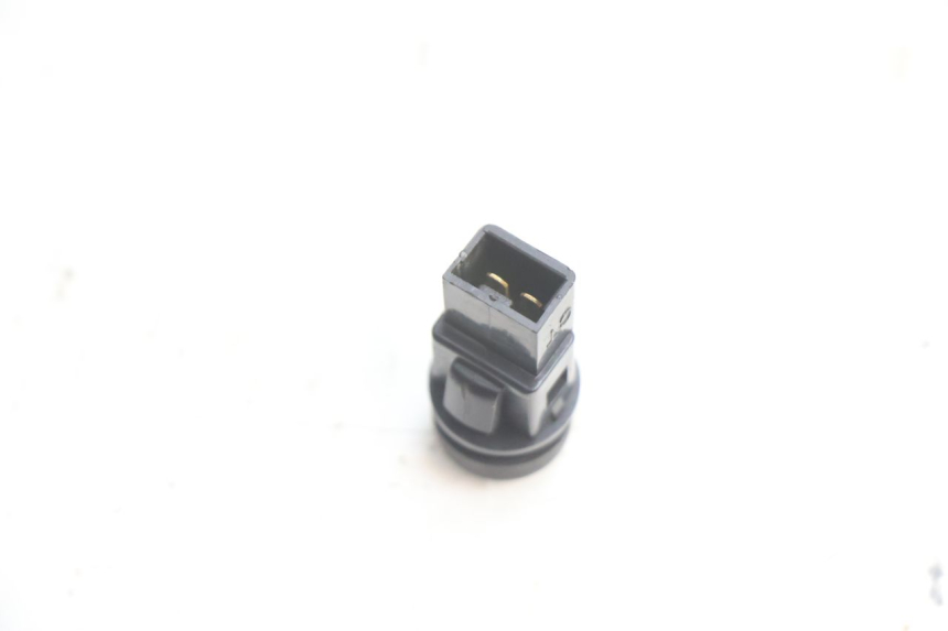 photo de INTERRUPTOR DE ARRANQUE PIAGGIO ZIP 2T 50 (2009 - 2019) - Otra perspectiva