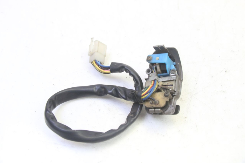 photo de CONMUTADOR DERECHA QUADRO 4 4D 350 (2015 - 2018) - Primer plano técnico