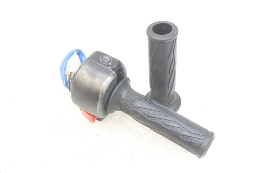 photo de INTERRUPTOR DERECHO KYMCO AGILITY 16+ 4T 50 (2018 - 2023) - Vista principal