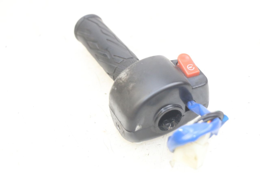 photo de INTERRUPTOR DERECHO KYMCO AGILITY 16+ 4T 50 (2018 - 2023) - Zoom estado de uso