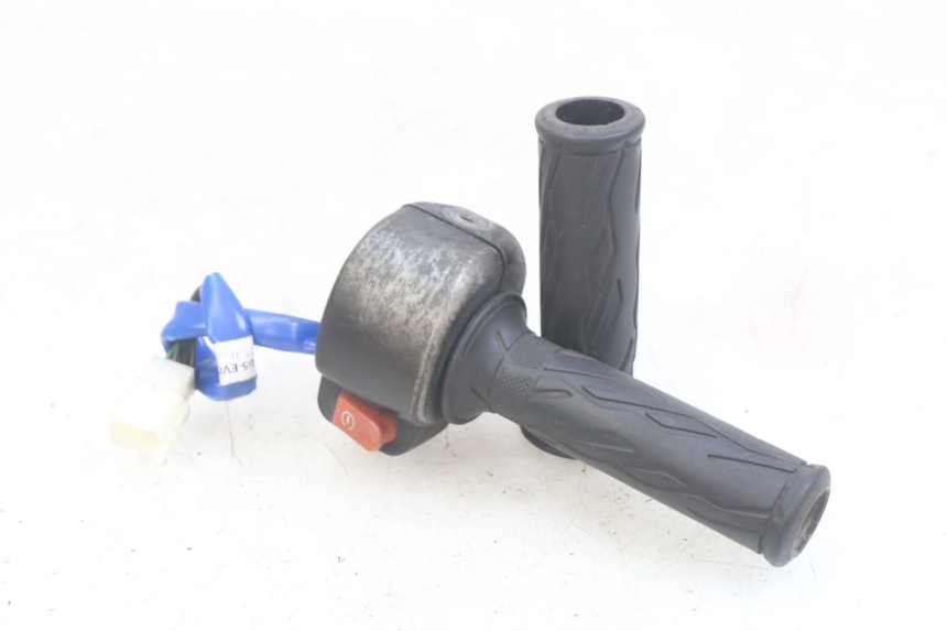 photo de INTERRUPTOR DERECHO KYMCO AGILITY 16+ 4T 50 (2018 - 2023) - Vista principal