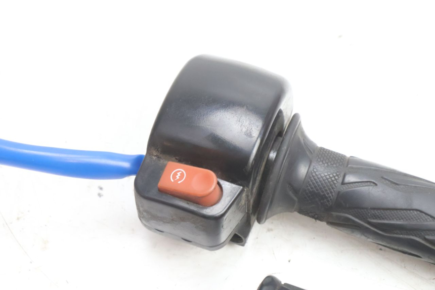 photo de INTERRUPTOR DERECHO KYMCO AGILITY 16+ 4T 50 (2018 - 2023) - Detalle de la pieza