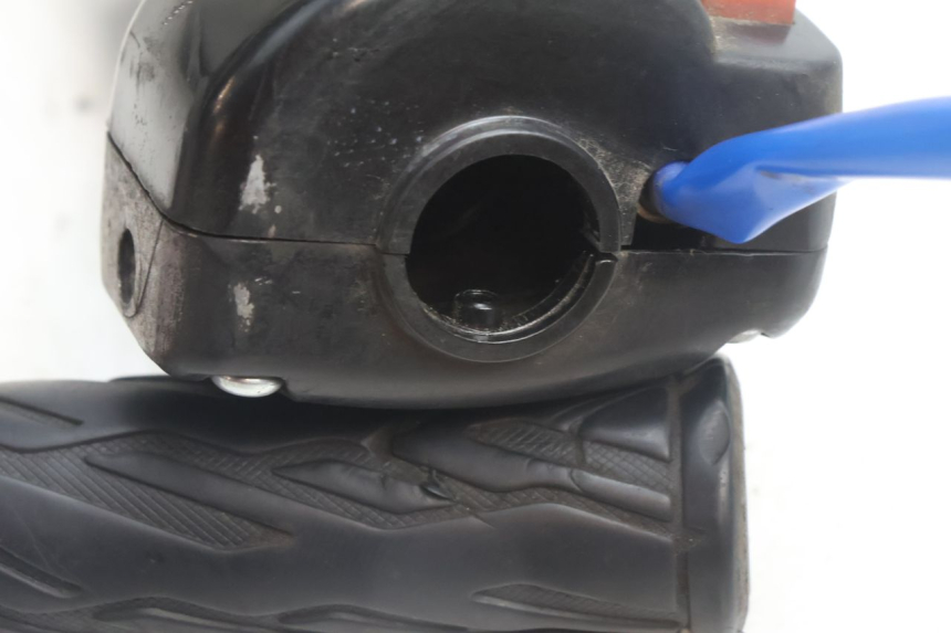 photo de INTERRUPTOR DERECHO KYMCO AGILITY 16+ 4T 50 (2018 - 2023) - Recambio usado revisado