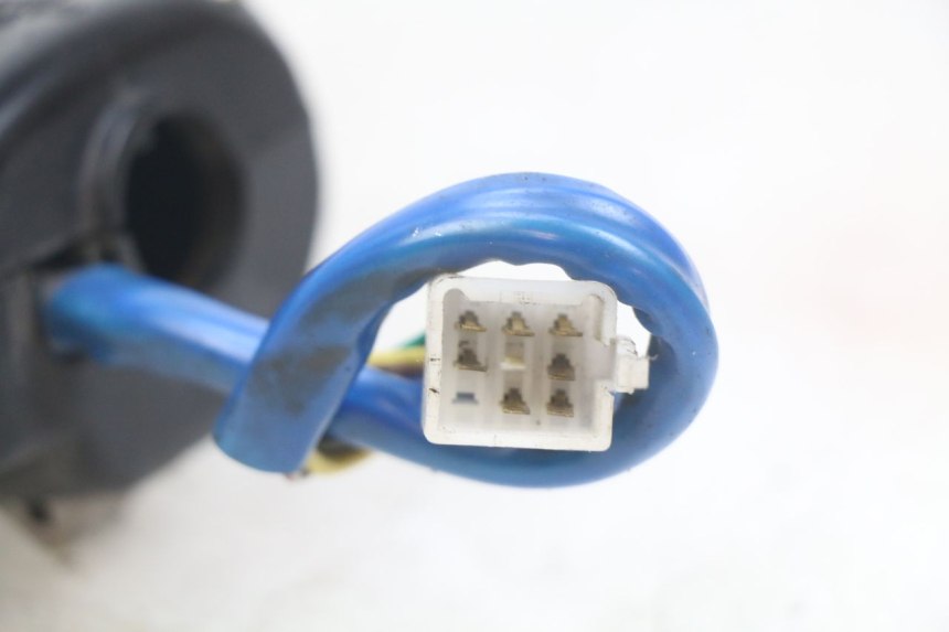 photo de INTERRUPTOR DERECHO KYMCO AGILITY 4T 50 (2005 - 2018) - Primer plano técnico