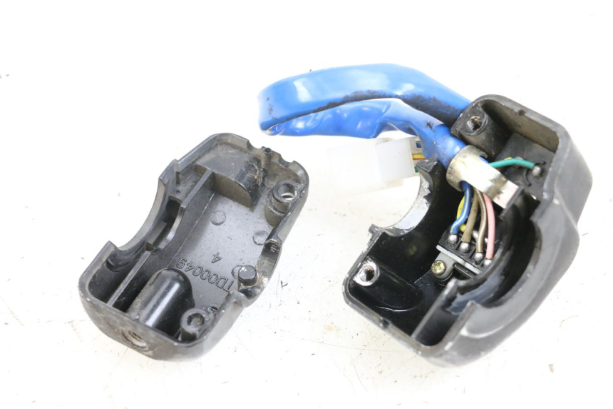 photo de INTERRUPTOR DERECHO KYMCO AGILITY 4T 50 (2005 - 2018) - Zoom estado de uso