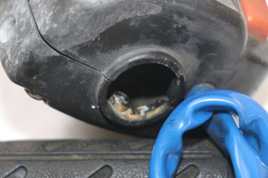 photo de INTERRUPTOR DERECHO KYMCO AGILITY 4T 50 (2005 - 2018) - Estado de la superficie y material