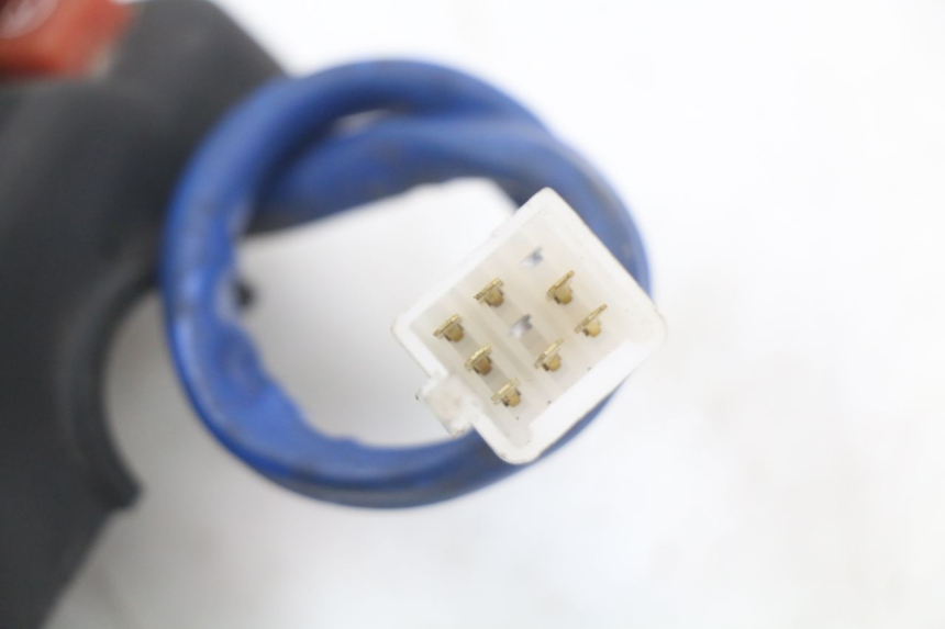 photo de INTERRUPTOR DERECHO KYMCO AGILITY 4T 50 (2005 - 2018) - Primer plano técnico