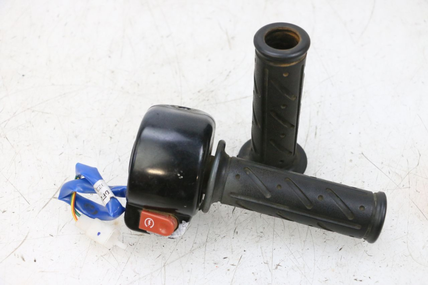 photo de INTERRUPTOR DERECHO KYMCO AGILITY 4T 50 (2018 - 2022) - Vista principal