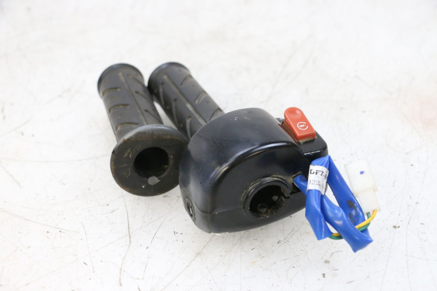 photo de INTERRUPTOR DERECHO KYMCO AGILITY 4T 50 (2018 - 2022) - Vista general del producto