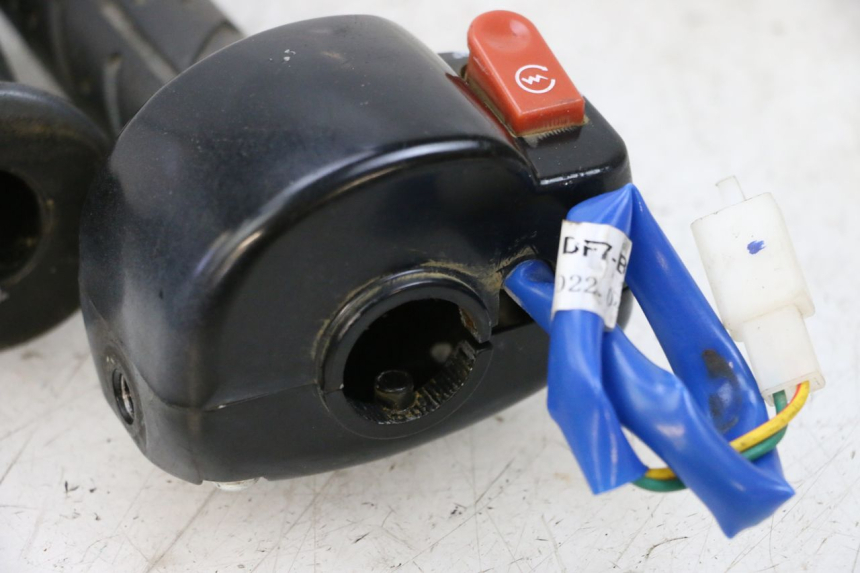 photo de INTERRUPTOR DERECHO KYMCO AGILITY 4T 50 (2018 - 2022) - Detalles de los puntos de fijación