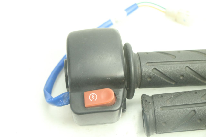 photo de INTERRUPTOR DERECHO KYMCO AGILITY 4T 50 (2018 - 2022) - Detalle de la pieza