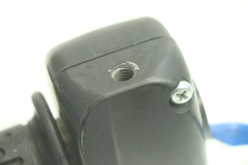 photo de INTERRUPTOR DERECHO KYMCO AGILITY 4T 50 (2018 - 2022) - Primer plano técnico