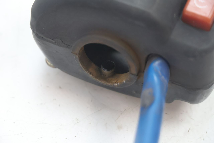 photo de INTERRUPTOR DERECHO KYMCO AGILITY 4T 50 (2005 - 2018) - Primer plano técnico