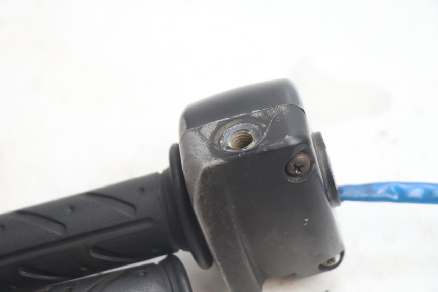 photo de INTERRUPTOR DERECHO KYMCO AGILITY 4T 50 (2018 - 2022) - Detalles de los puntos de fijación