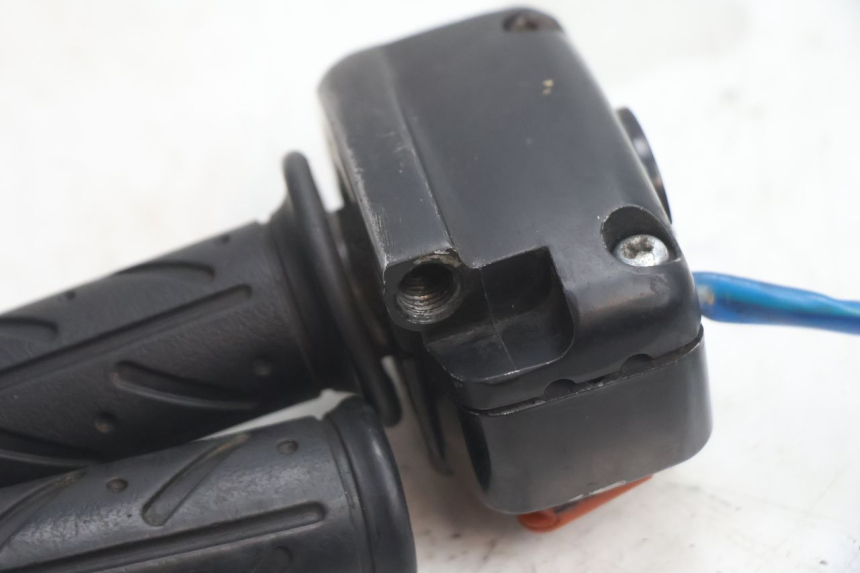 photo de INTERRUPTOR DERECHO KYMCO AGILITY 4T 50 (2018 - 2022) - Recambio usado revisado