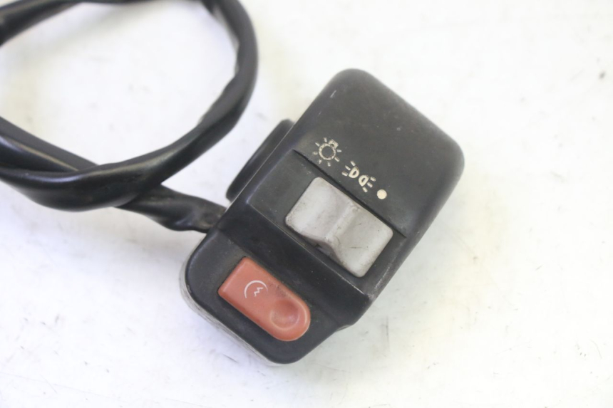 photo de INTERRUPTOR DERECHO KYMCO AGILITY NAKED RENOUVO 2T 50 (2011 - 2018) - Detalle de la pieza