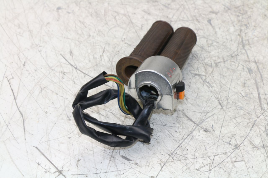 photo de CONMUTADOR DERECHA BAOTIAN BT COLLECTOR 50 (2005 - 2013) - Primer plano técnico