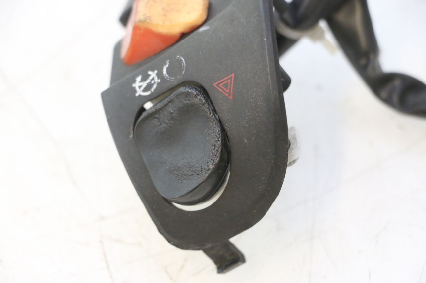 photo de CONMUTADOR DERECHA MASH BIBOP 2.0 50 (2021 - 2026) - Estado de la superficie y material