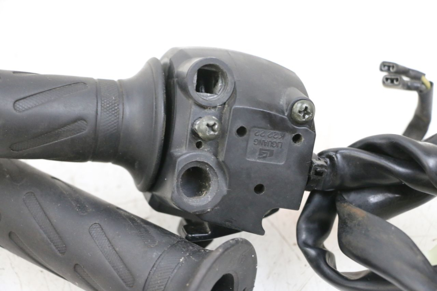 photo de CONMUTADOR DERECHA MAG POWER BOMBERS 4T 50 (2016 - 2026) - Otra perspectiva