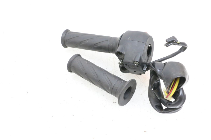 photo de CONMUTADOR DERECHA MAG POWER BOMBERS 4T 50 (2016 - 2026) - Primer plano técnico