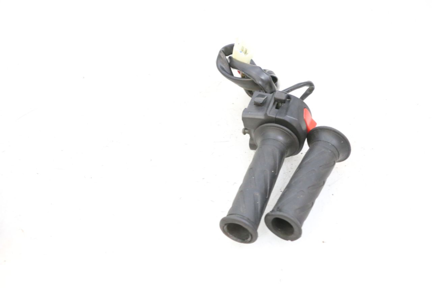 photo de CONMUTADOR DERECHA MAG POWER BOMBERS 4T 50 (2016 - 2026) - Detalles de los puntos de fijación