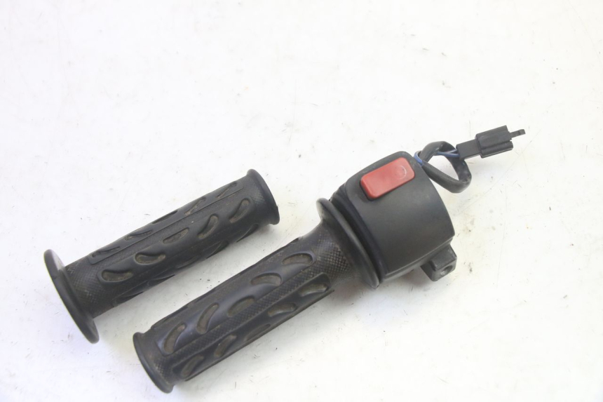 photo de INTERRUPTOR DERECHO MBK BOOSTER SPIRIT 50 (2004 - 2017) - Otra perspectiva