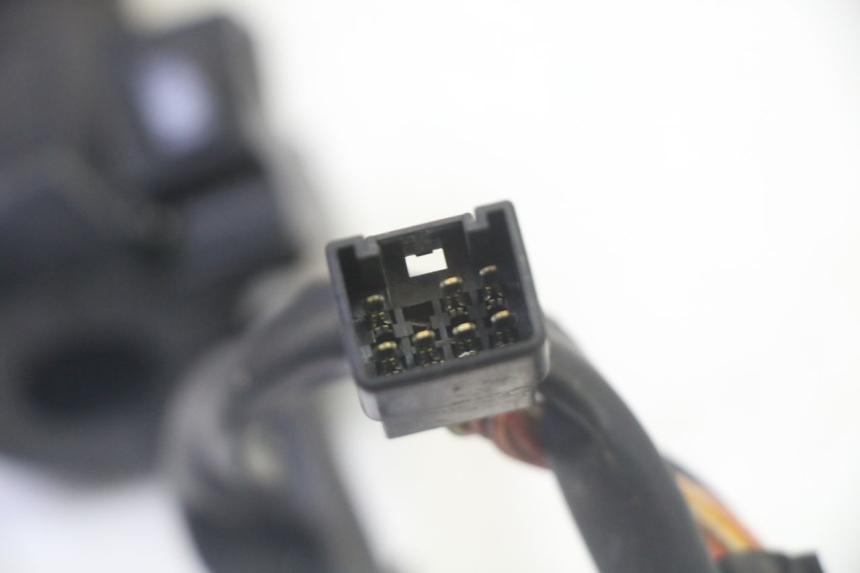 photo de INTERRUPTOR DERECHO SUZUKI BURGMAN 125 (2007 - 2014) - Estado de la superficie y material