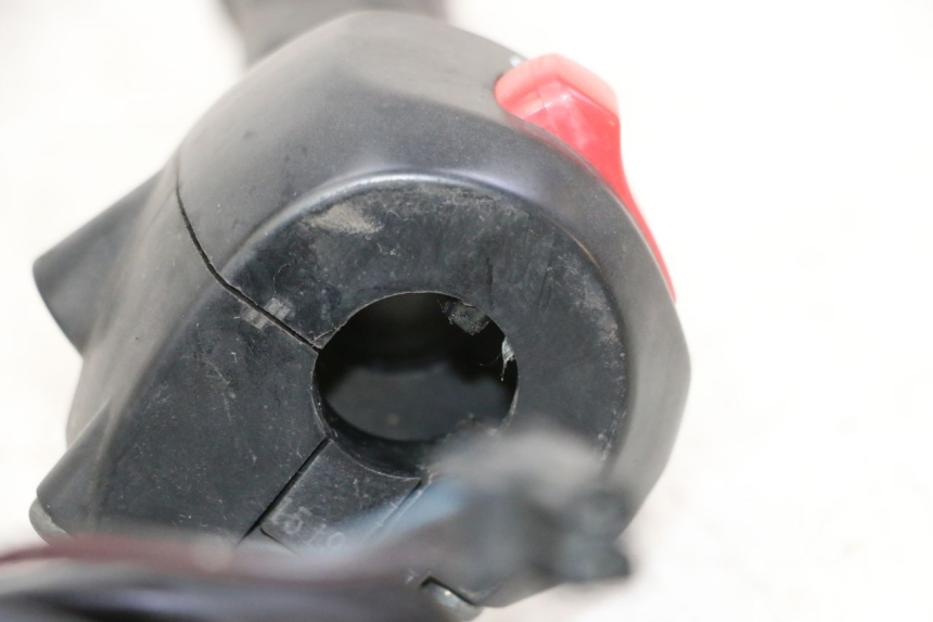 photo de INTERRUPTOR DERECHO SUZUKI BURGMAN 125 (2007 - 2014) - Primer plano técnico