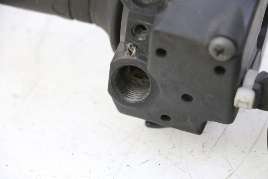 photo de INTERRUPTOR DERECHO SUZUKI BURGMAN 125 (2007 - 2014) - Detalles de los puntos de fijación