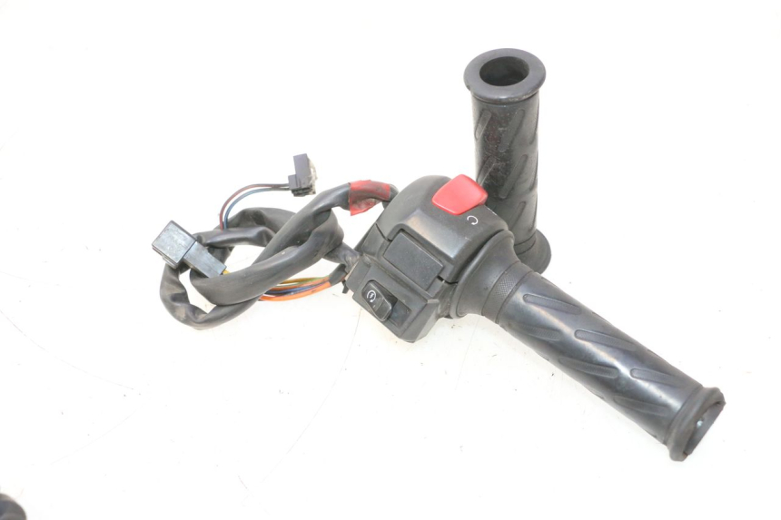 photo de INTERRUPTOR DERECHO SUZUKI BURGMAN 125 (2007 - 2014) - Vista principal