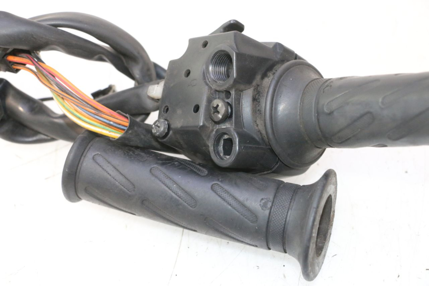 photo de INTERRUPTOR DERECHO SUZUKI BURGMAN 125 (2007 - 2014) - Otra perspectiva