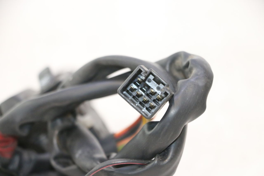 photo de INTERRUPTOR DERECHO SUZUKI BURGMAN 125 (2007 - 2014) - Detalles de los puntos de fijación