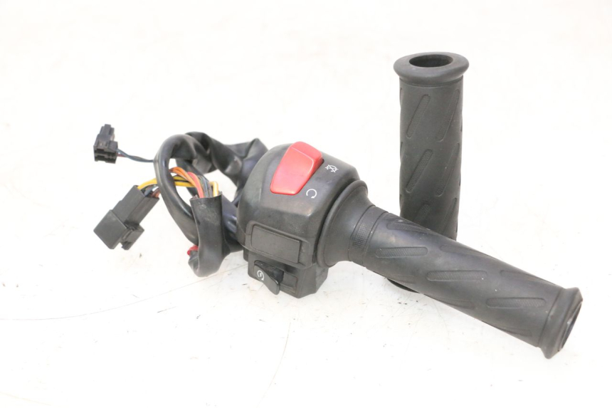 photo de INTERRUPTOR DERECHO SUZUKI BURGMAN 125 (2007 - 2014) - Vista principal