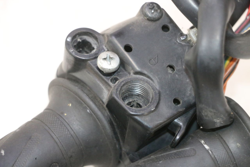 photo de INTERRUPTOR DERECHO SUZUKI BURGMAN 125 (2007 - 2014) - Zoom estado de uso