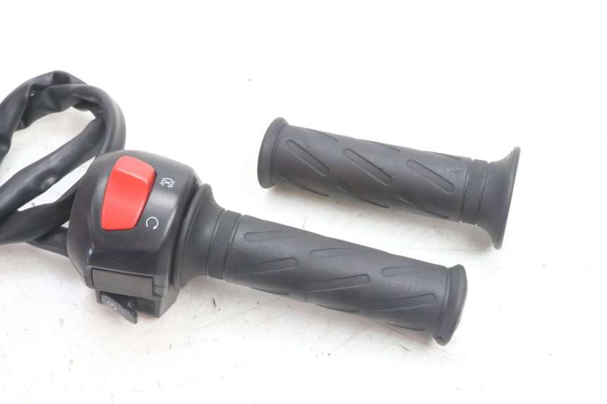 photo de INTERRUPTOR DERECHO SUZUKI BURGMAN 125 (2007 - 2014) - Zoom estado de uso