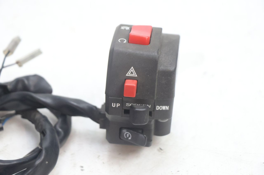 photo de CONMUTADOR DERECHA SUZUKI BURGMAN EXECUTIVE ABS 650 (2006 - 2012) - Detalle de la pieza