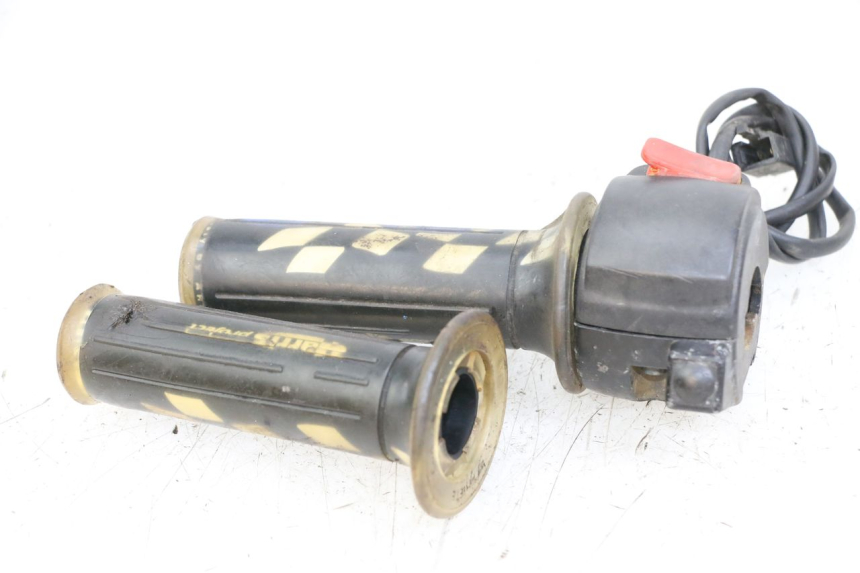 photo de CONMUTADOR DERECHA YAMAHA BW'S 50 (2004 - 2017) - Primer plano técnico