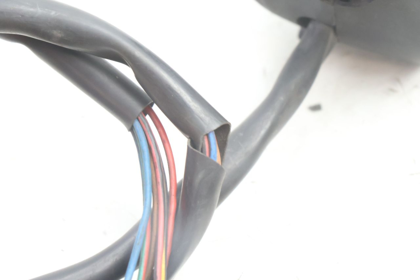 photo de INTERRUPTOR DERECHO BMW C1 125 (2000 - 2003) - Detalles de los puntos de fijación