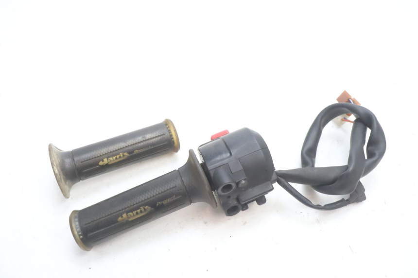 photo de CONMUTADOR DERECHA HONDA CB F HORNET 600 (2005 - 2006) - Primer plano técnico