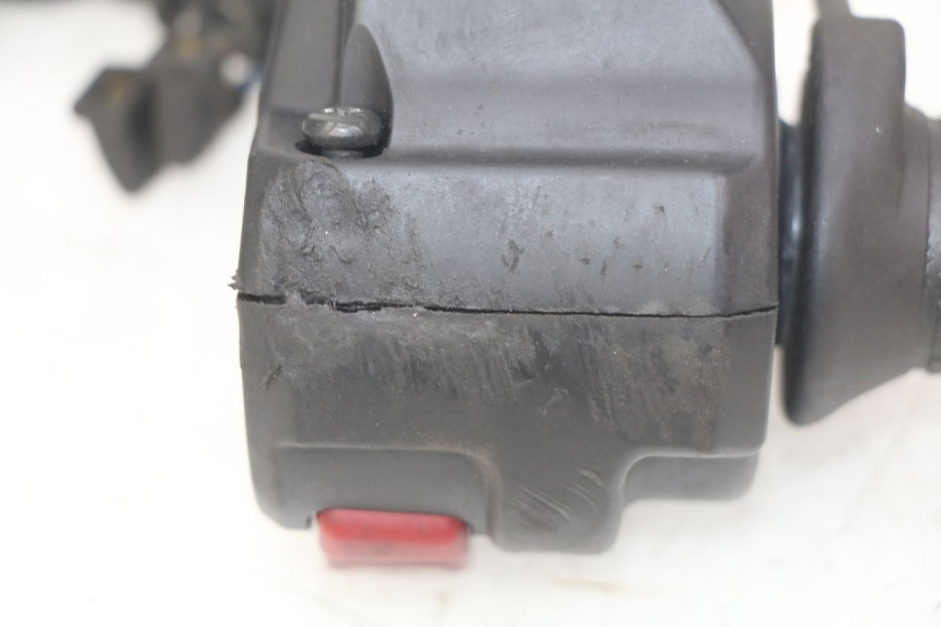 photo de INTERRUPTOR DERECHO HONDA CB R 1000 (2018 - 2023) - Detalle de la pieza