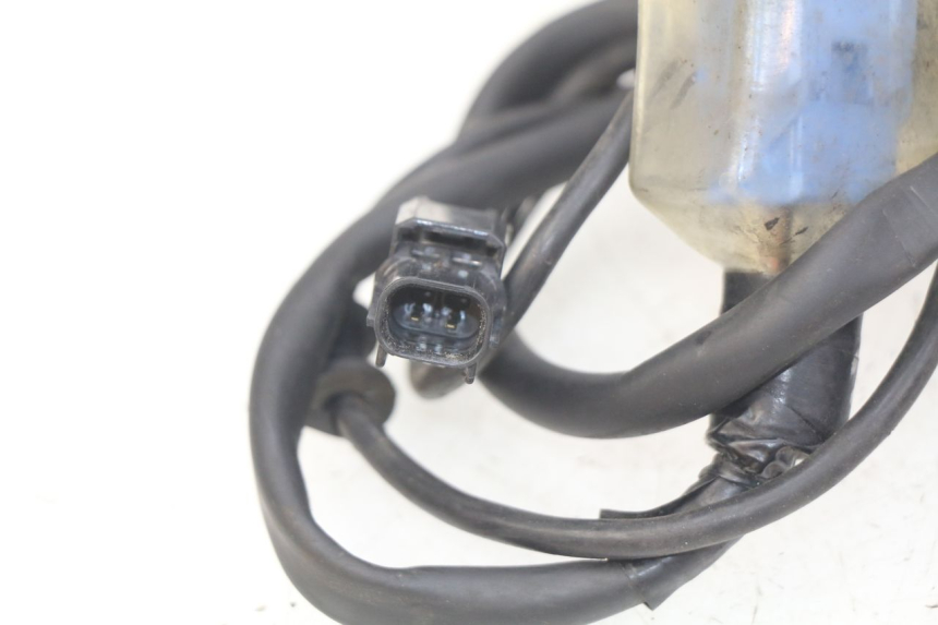 photo de INTERRUPTOR DERECHO HONDA CB R 1000 (2018 - 2023) - Primer plano técnico