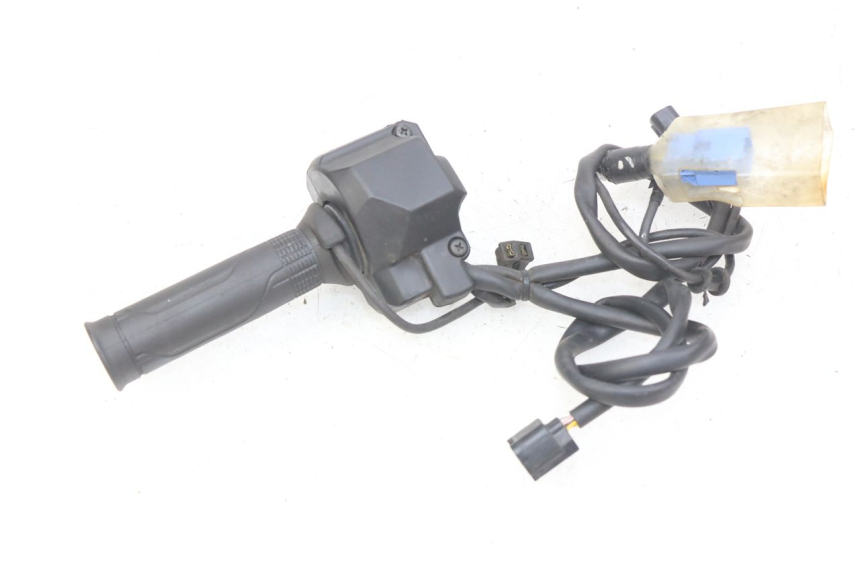 photo de INTERRUPTOR DERECHO HONDA CB R 1000 (2018 - 2023) - Detalles de los puntos de fijación