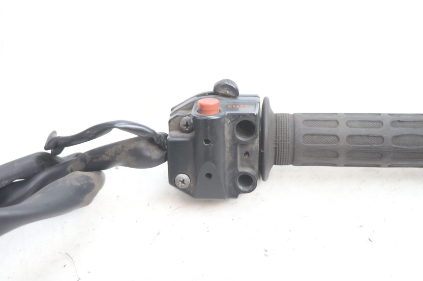 photo de CONMUTADOR DERECHA HONDA CB TWO FIFTY 250 (1991 - 2002) - Primer plano técnico