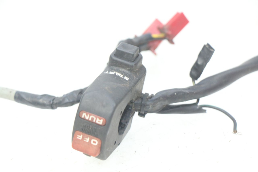photo de INTERRUPTOR DERECHO HONDA CBR RR FIREBLADE 900 (1992 - 1994) - Estado de la superficie y material