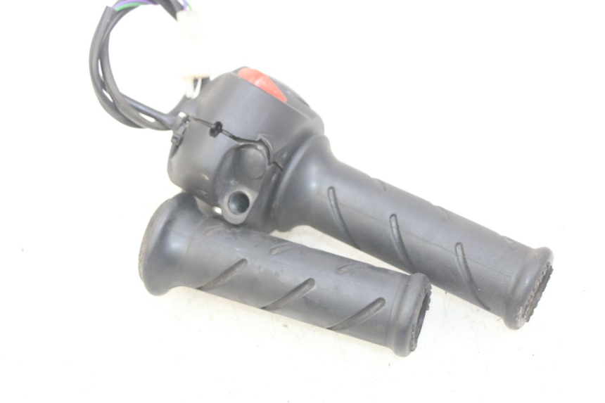 photo de INTERRUPTOR DERECHO PEUGEOT CITYSTAR 2T 50 (2018 - 2021) - Zoom estado de uso