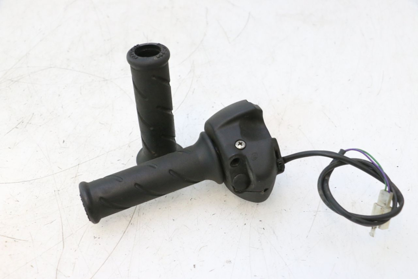photo de INTERRUPTOR DERECHO PEUGEOT CITYSTAR 2T 50 (2018 - 2021) - Detalle de la pieza